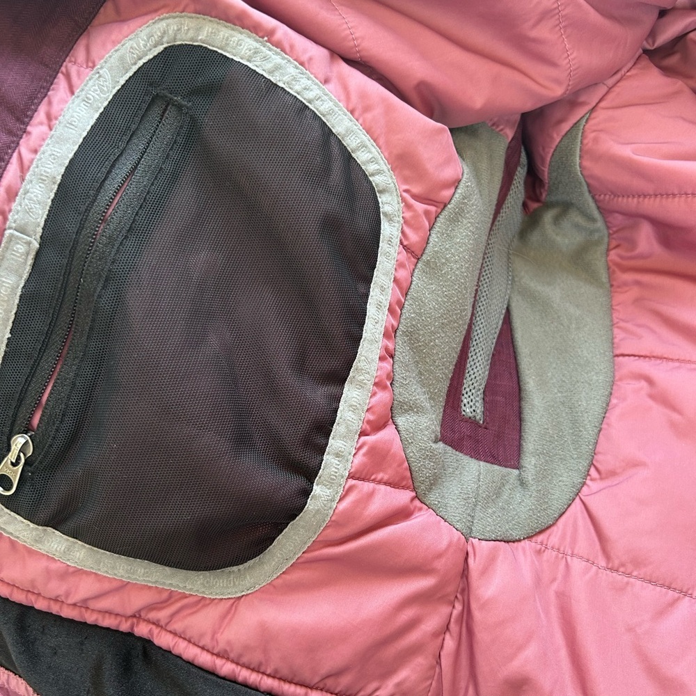 Cloudveil Primaloft ski/winter coat. Pockets. Zip off hood. Venting. Purple. EUC - Picture 11 of 16